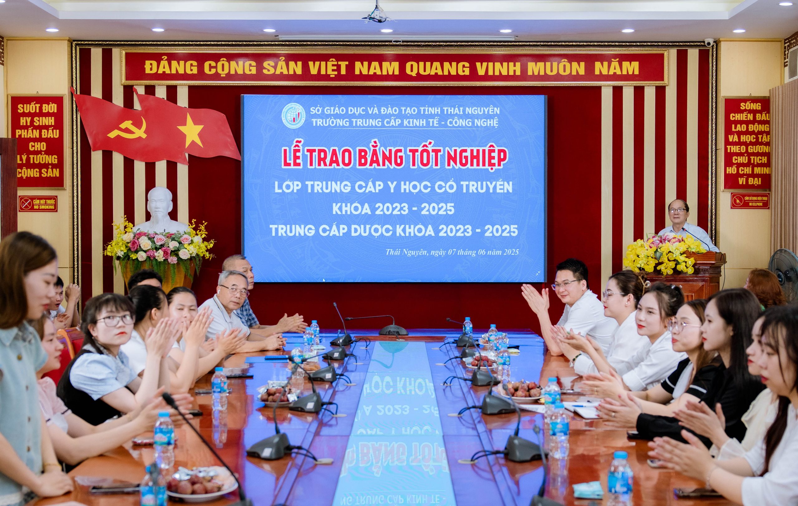May thời trang