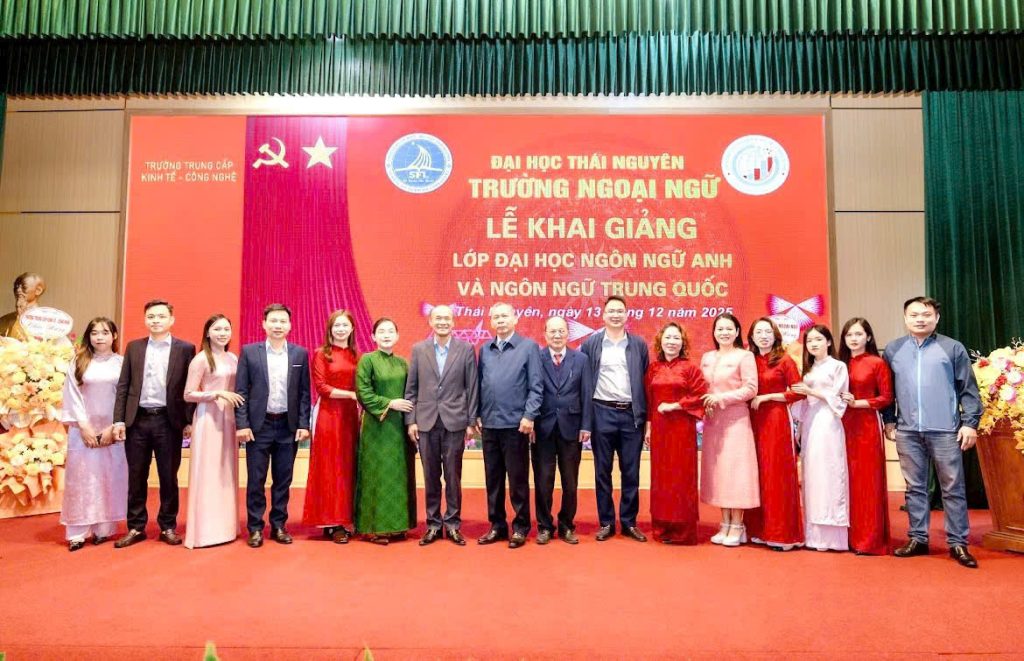 Lễ khai giảng chương trình văn bằng 2 tiếng anh và tiếng Trung Quốc