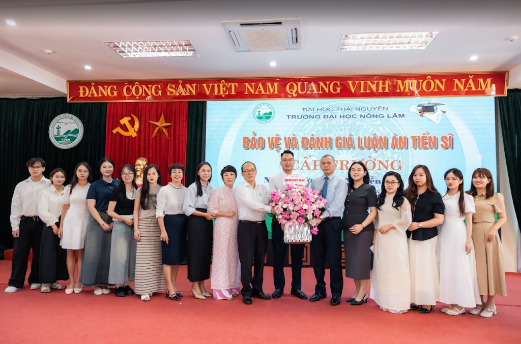 Chúc mừng tân Tiến sĩ Nguyễn Duy Lâm bảo vệ thành công luận án ngành Quản lý đất đai